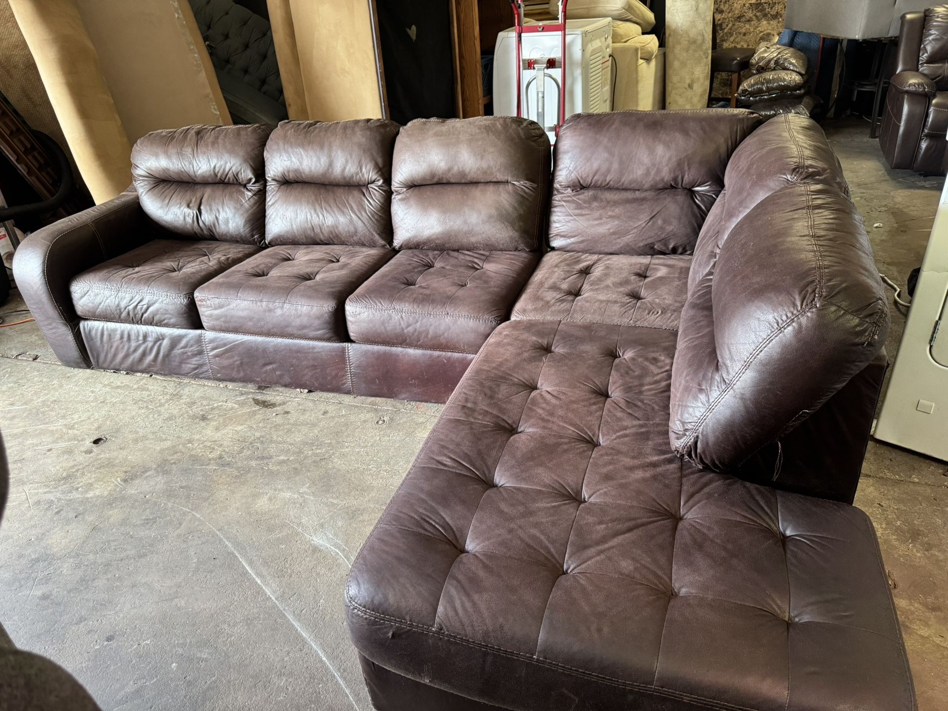 (DELIVERY π) Tuffed Brown L Shaped Sectional Couch W/ Chaise