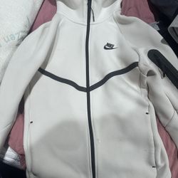 Nike tech Creme Color