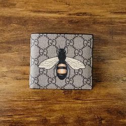 Gucci - Men's Bee Print GG Supreme Wallet

