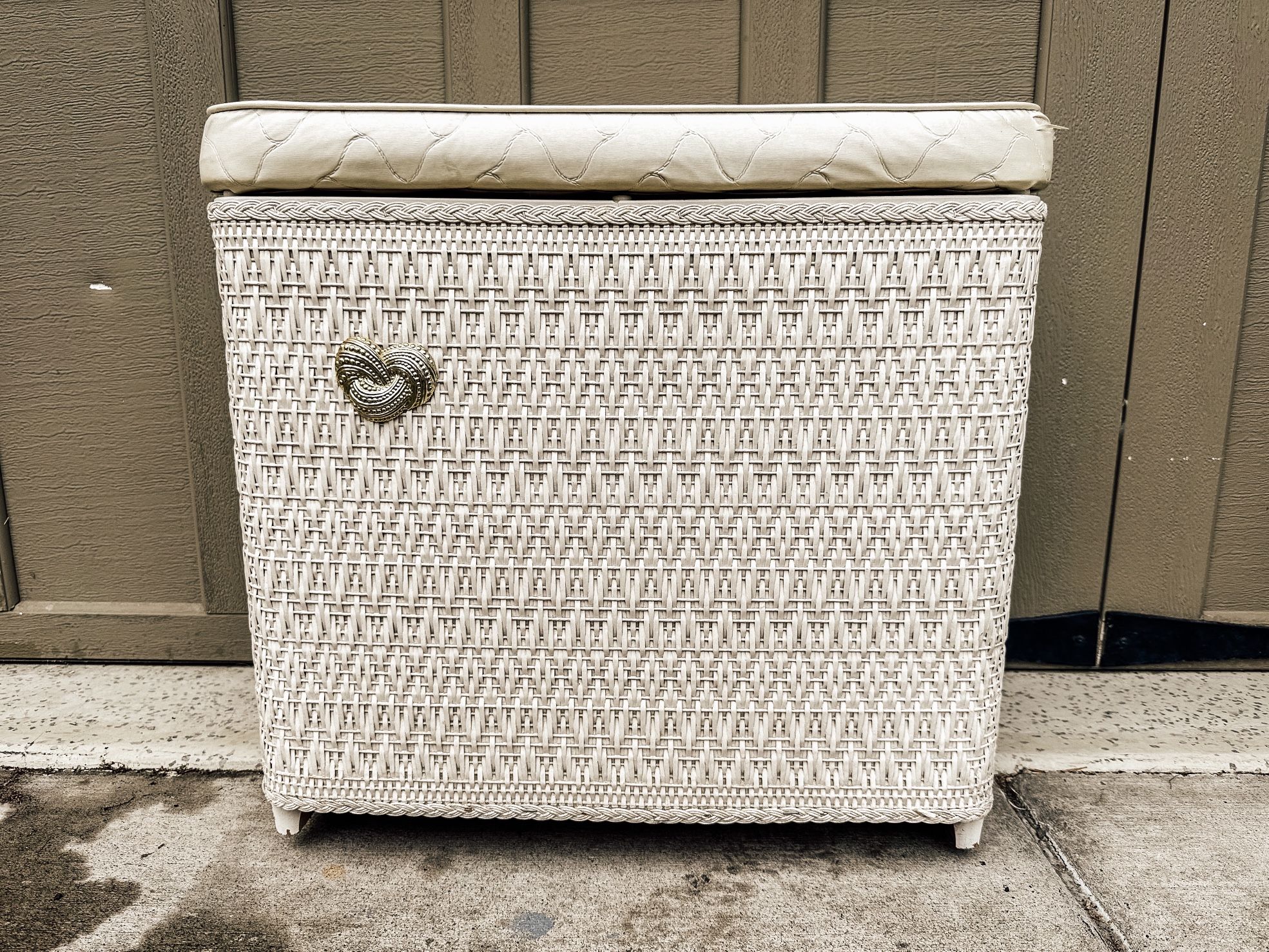 Vintage Laundry Hamper Basket Wicker Rattan White MCM Mid Century Modern Gold Accent Cushion Top