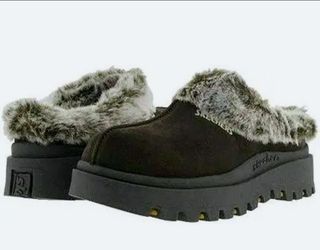 Skechers Faux Fur Lined Clogs (Size 7 - NEW IN BOX)