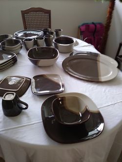 GREAT FOR THE HOLIDAYS. PFALTZGRAFF BROWN STONE SET GREAT FOR. HOILDAY TABLE