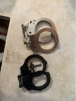 Handcuffes