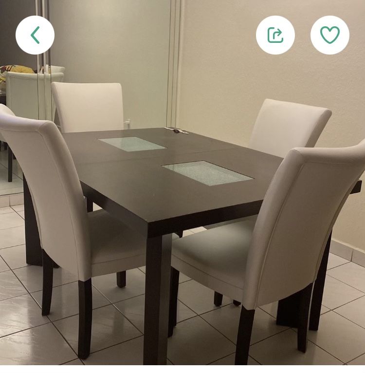 Juego De Comedor De Madera Comprado “En City Furniture En Excelentes Condiciones