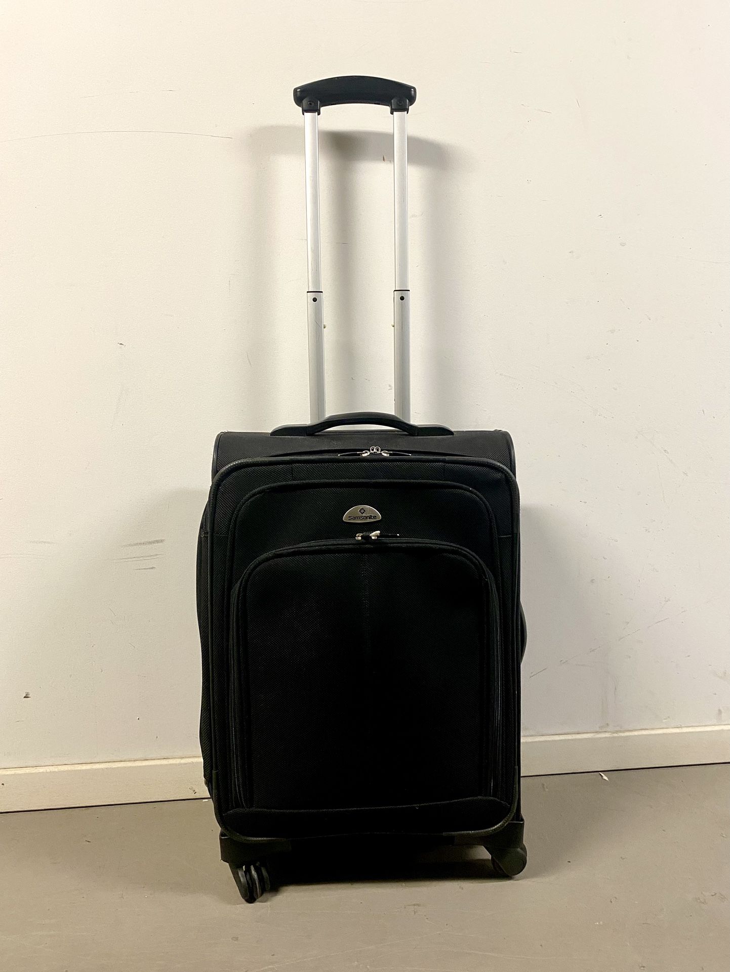 Samsonite Black Expandable Carry-on Luggage With Spinner Wheels - READ DESCRIPTION!!