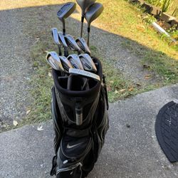 Used Womans Golf Club Set With Bag