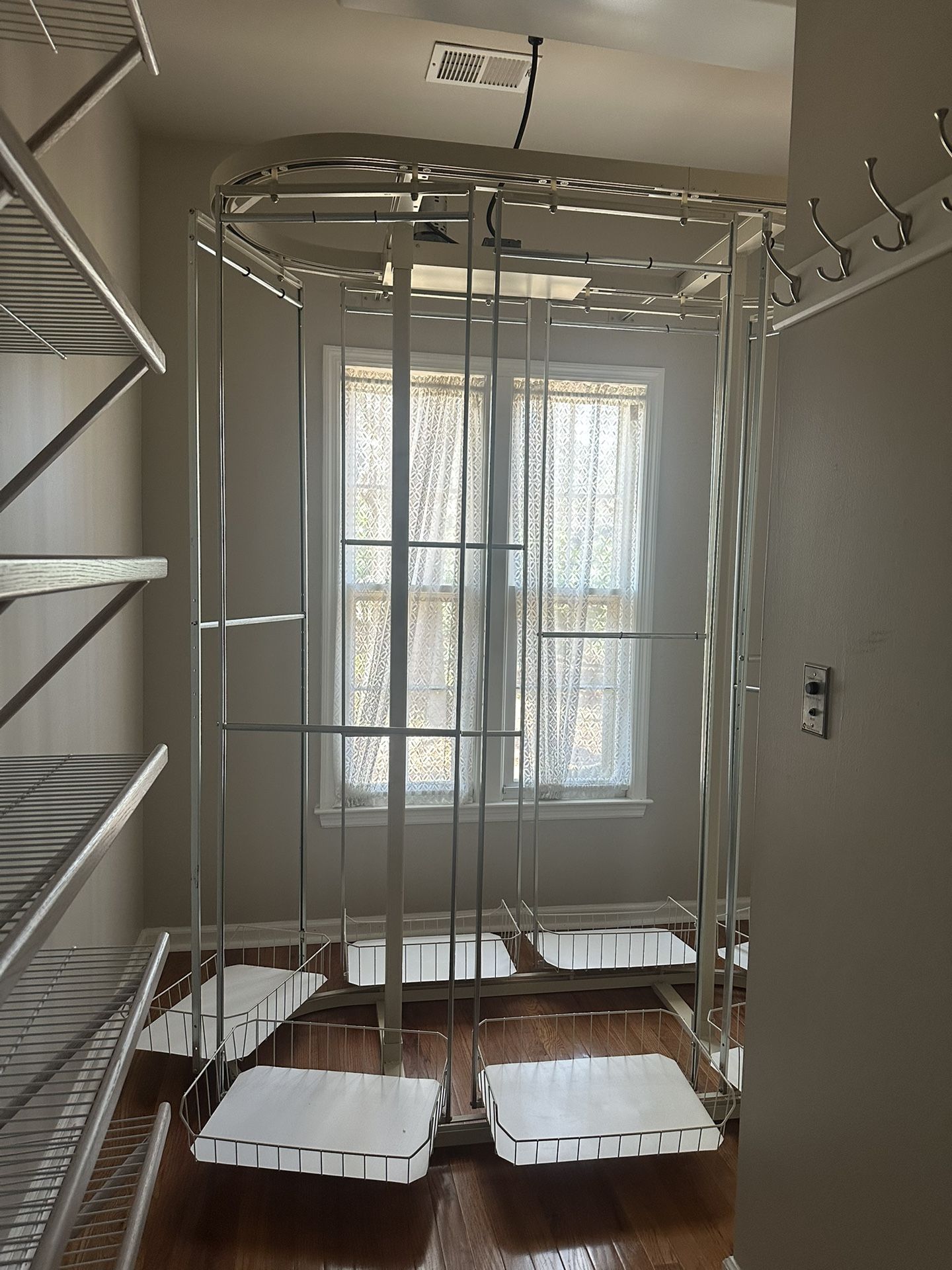 Motorized Rotating Hanger