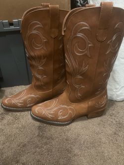 Women’s cowgirl boots