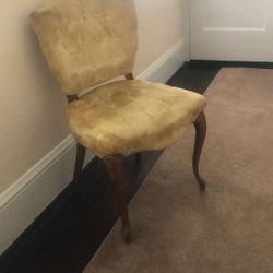 Queen and chairs