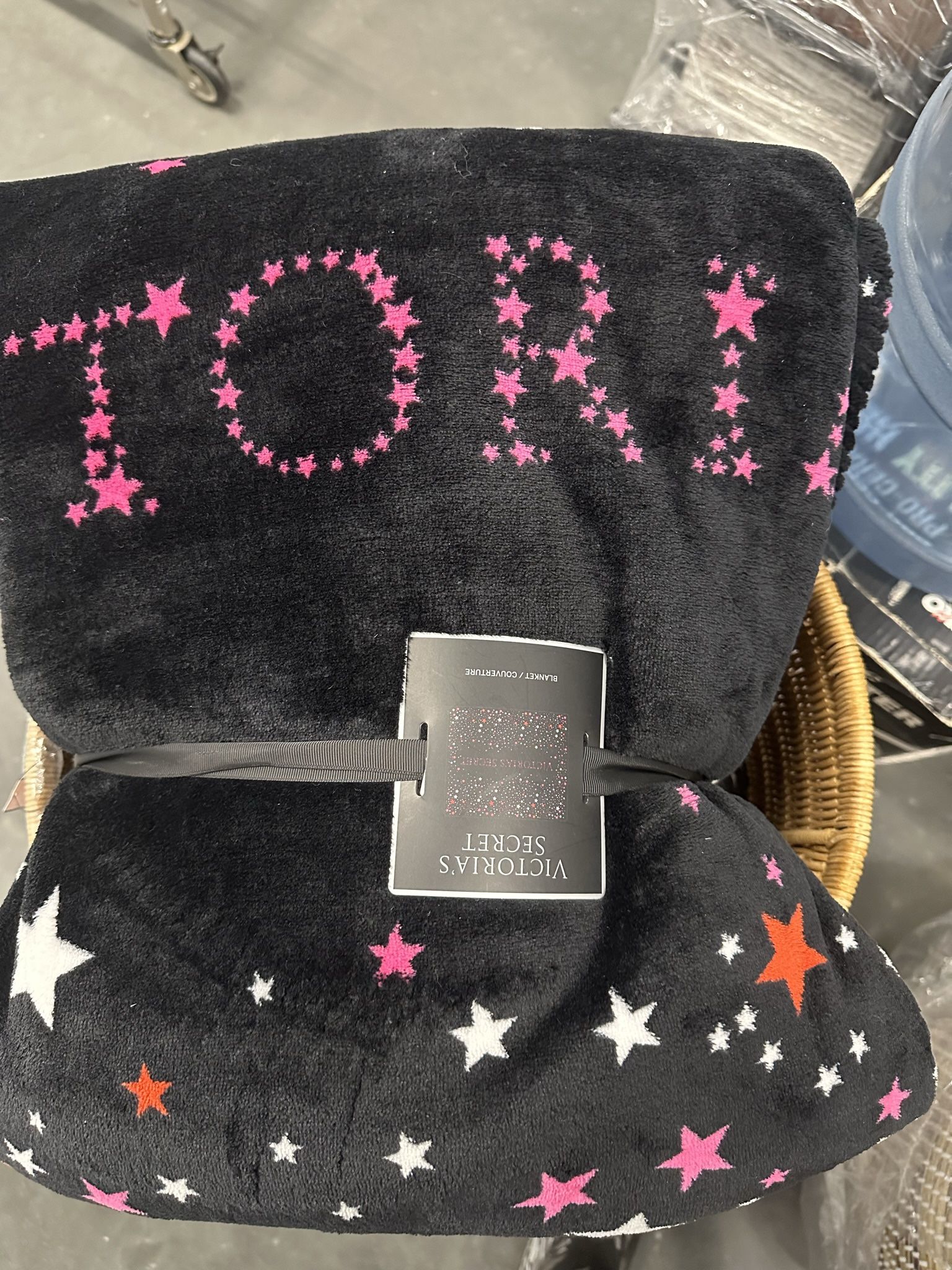 Victoria’s Secret Blanket ( One Size)