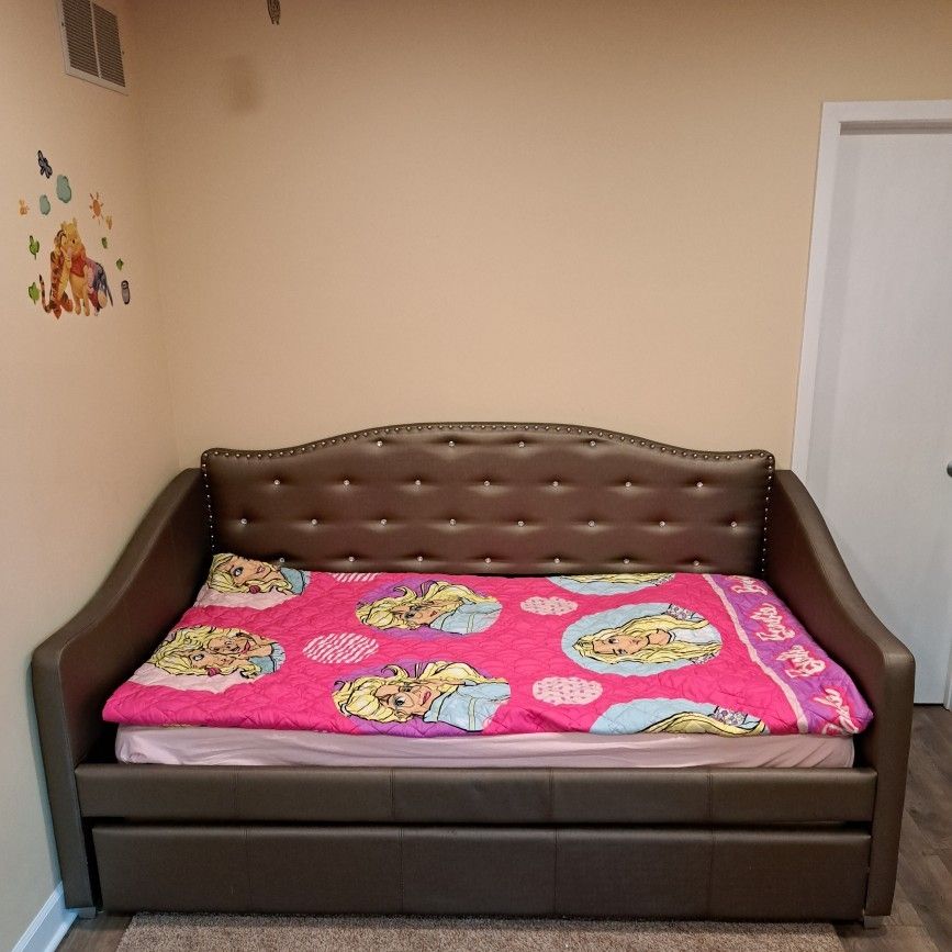 Daybed with Trundle for Sale in Naperville IL OfferUp