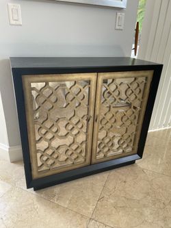 Accent 2 door cabinet
