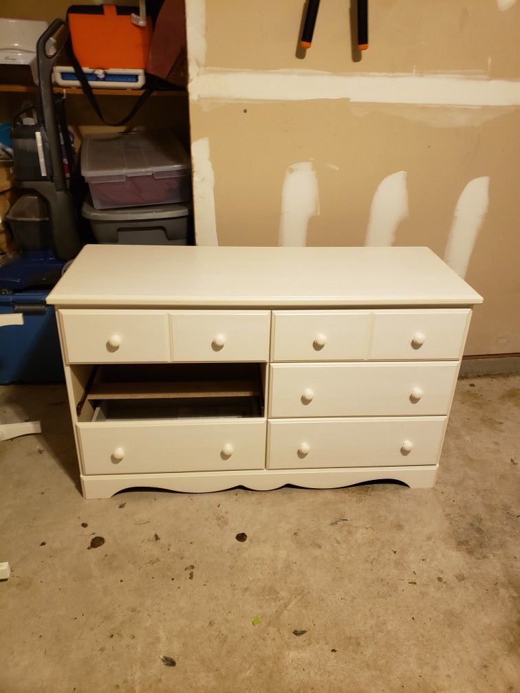 White Ivory Dresser