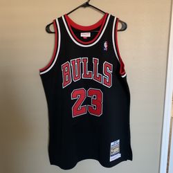 Men M&N Jordan 23 Chicago Bulls’98 Authentic Jersey 44 (Large). Great condition.