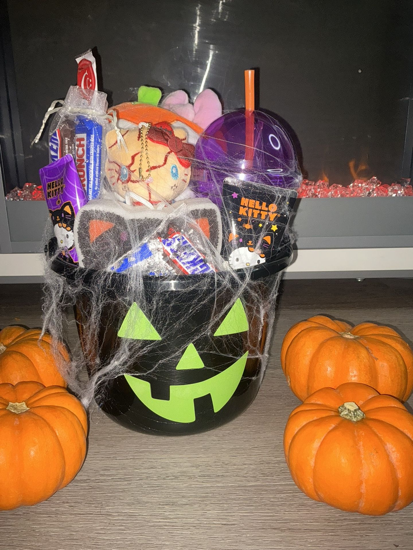 Hello Kitty Boo Basket