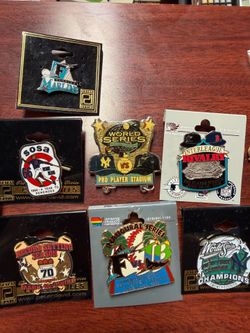 Colección variada de broches ( pins)  de baseball