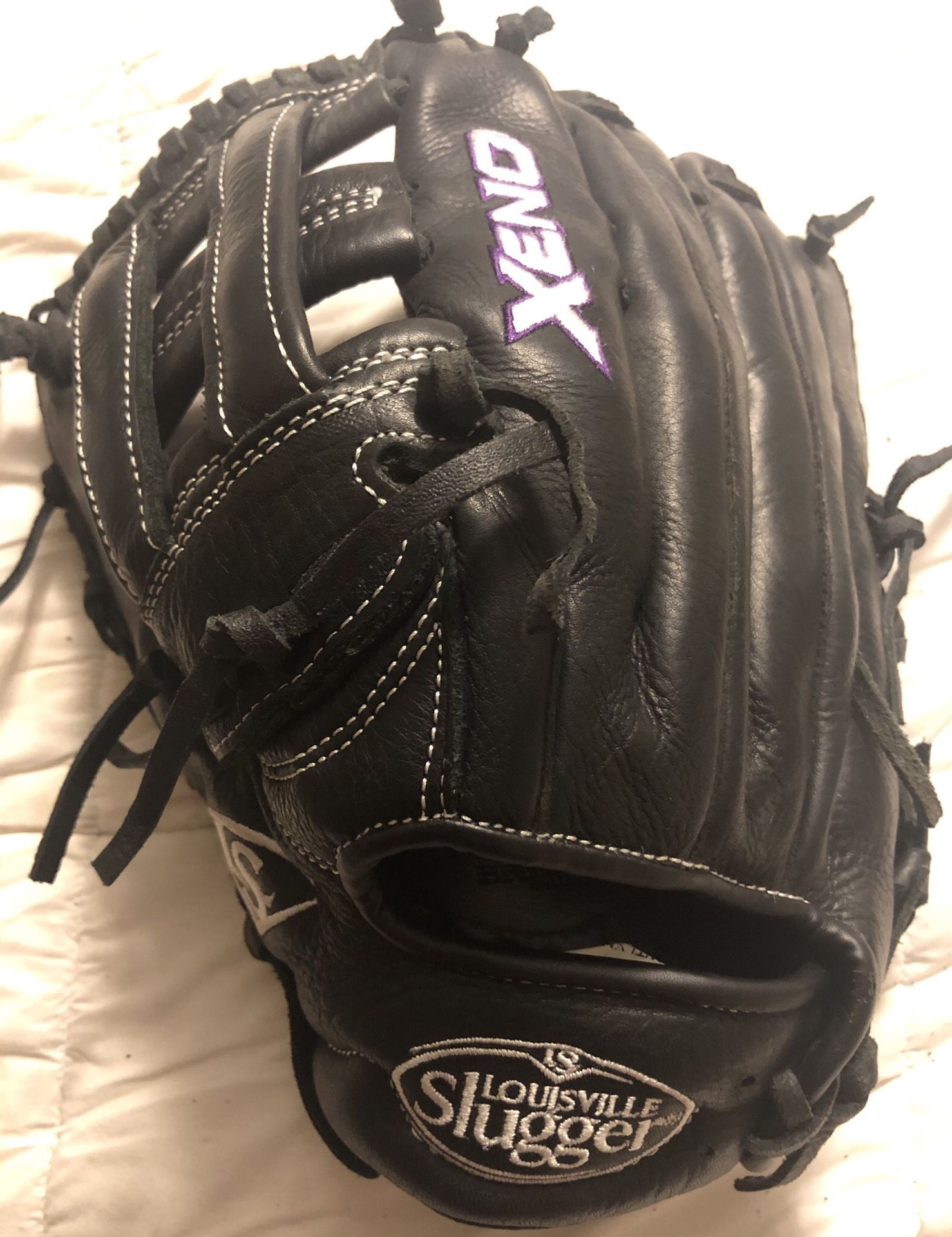 Left-Handed Throw Louisville Slugger Xeno Softball Glove