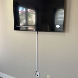 55” HiSense TV $150 (comes with tv mount)