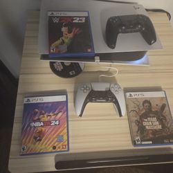 Playstation 5 + 3 Games + 2 Controllers 