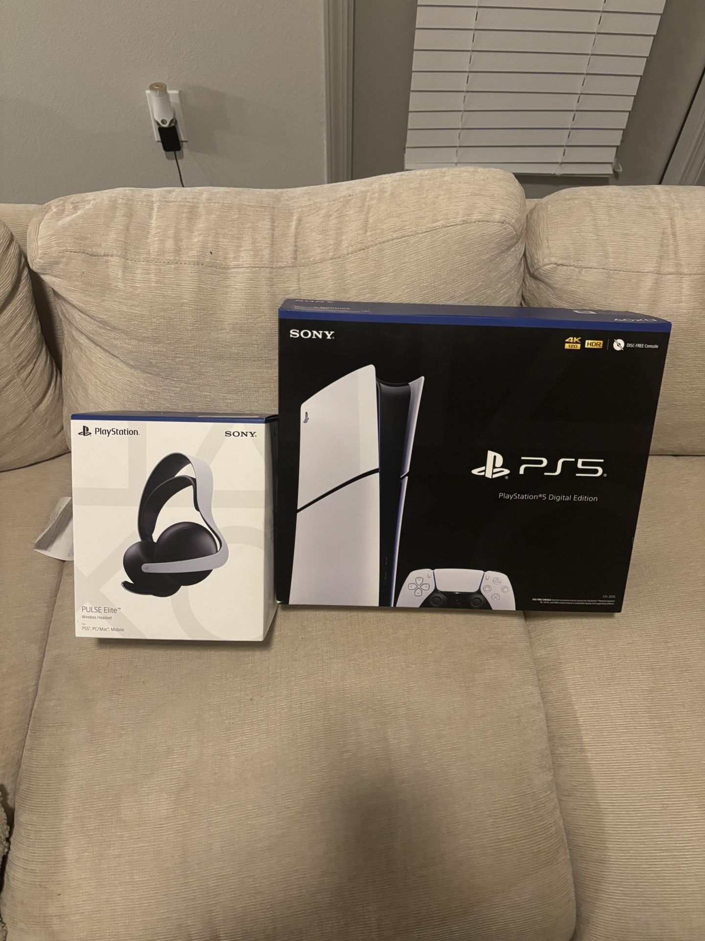 PS5 Console Controller And Headset