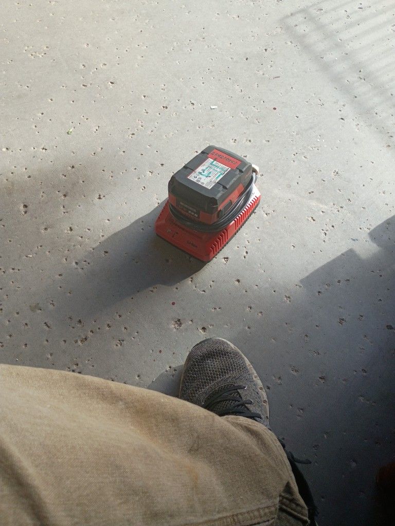 Hilti B22 4.0 Charger And Battery