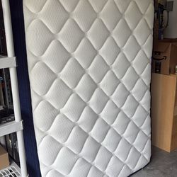 Full-size mattress and adjustable frame