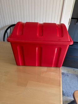 Vintage Rubbermaid treasure chest toy box
