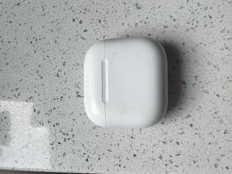 Apple AirPods 4 Charging Case