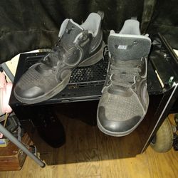 25$ Size 11 Nikes