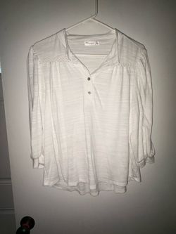 89th + Madison White Textured Henley Blouse Women’s Medium