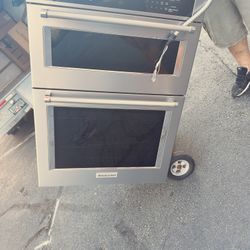double kitchen oven and  microwave