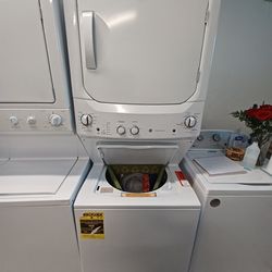 27in Stackable Washer and Electric Dryer New Scratch and Dent 6Month's Warranty