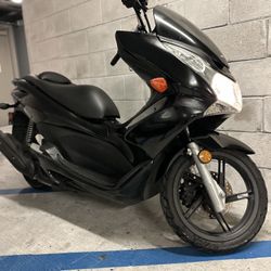 Vendo O Permuto Honda PCX Igual A Nueva