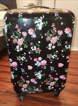 Traveling suitcase