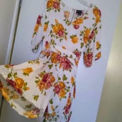 Short Jumper with dress wings