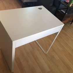 Niche IKEA Desk