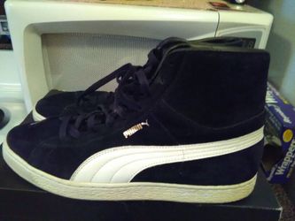 Suede pumas very good condition size 10/1/2