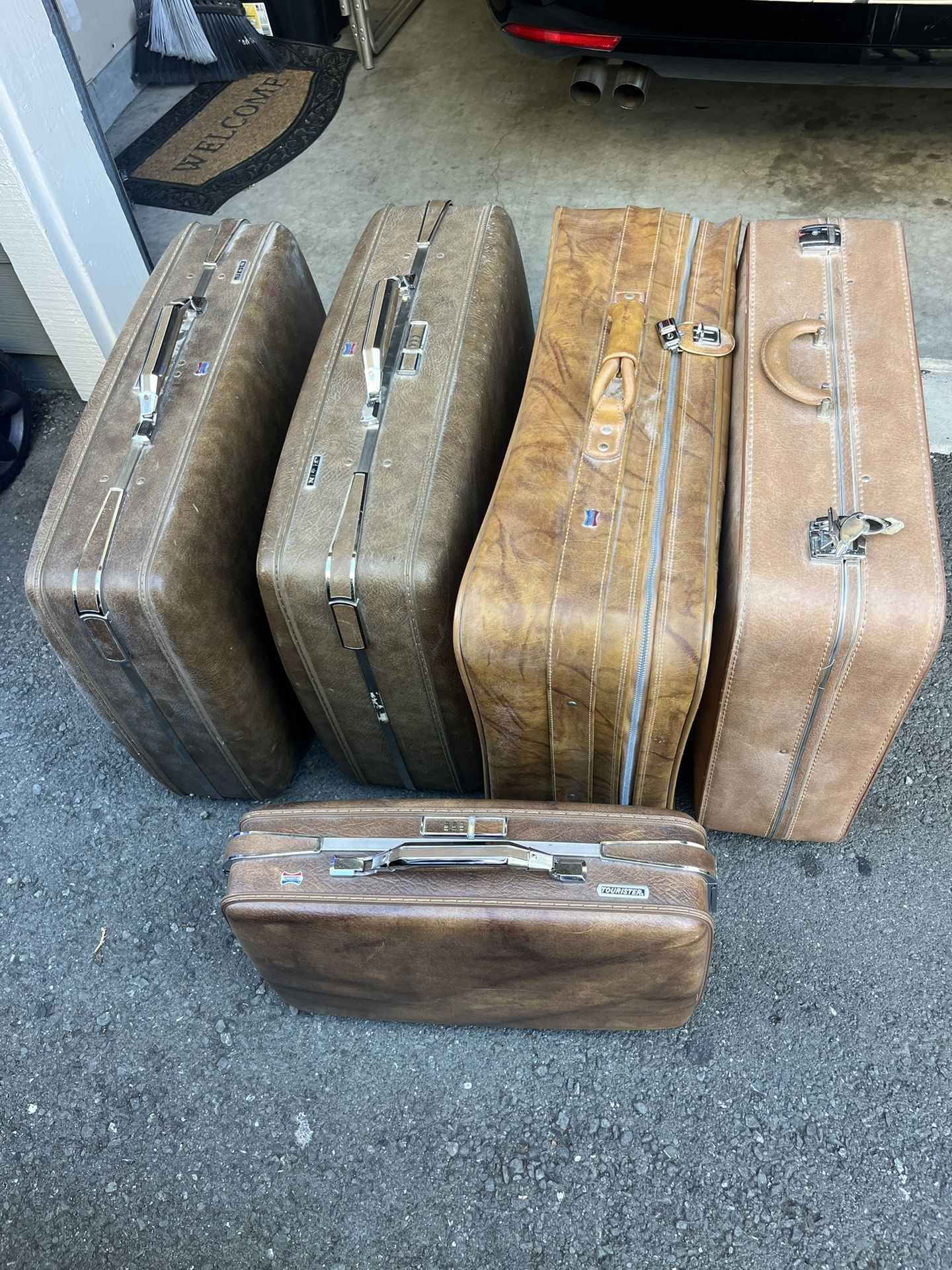 Vintage Suitcases 🧳