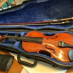 Franz Hoffmann violin with case and now, beautiful condition needs to be restrung this is a classic 