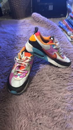 Size 10 women’s Nike shoe