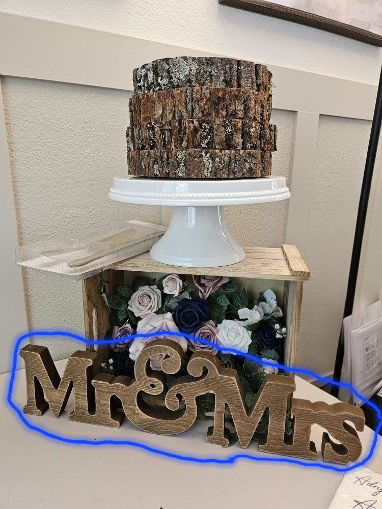 Mr & Mrs wooden sign