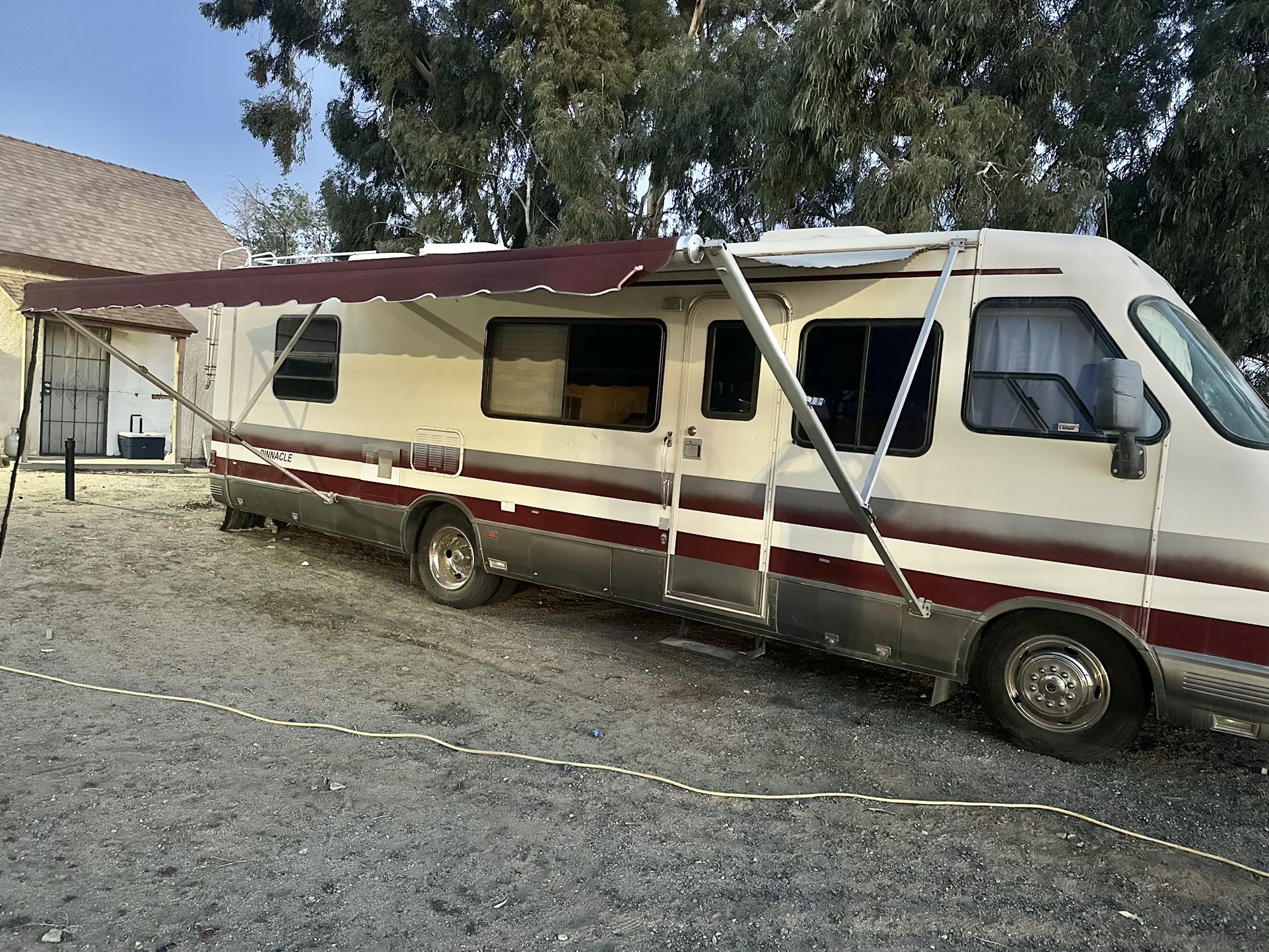 1995 Pinnacle RV 35’