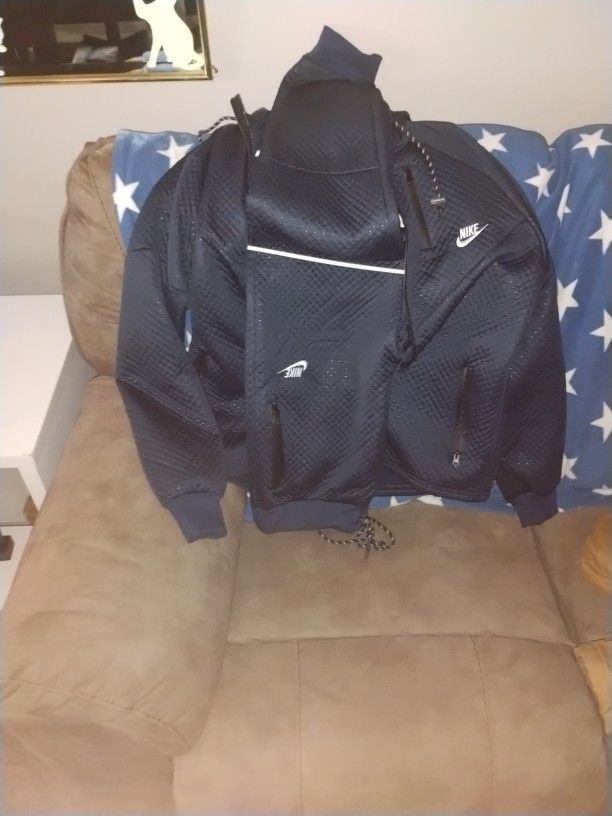NIKE 2XL SWEAT SUIT PANTS AND JACKET