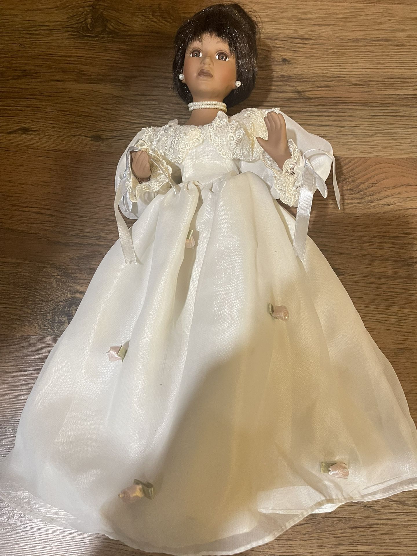 Beautiful Vintage Avon Doll from the source of fine collectibles collection 2000