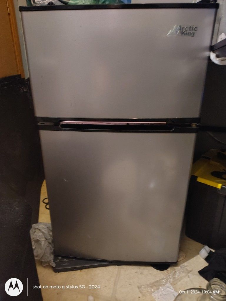 Artic King Mini Fridge With Freezer .Have Had It For Only 3 Or So Months And Its A Great Fridge/Freezer Combo I Just Dont Use  It Much .. Brand New!
