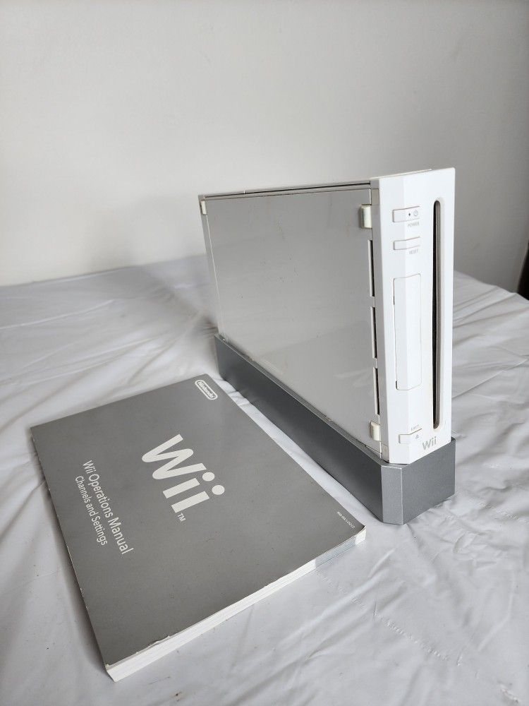 Nintendo Wii System And Charger