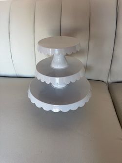 Pottery Barn Kids 3-Tier Metal Cake & Cupcake Stand – White Scalloped