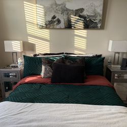 COMPLETE Queen Bedroom Set - Mattress, Storage Bench, Nightstands, Lamps, Decor!