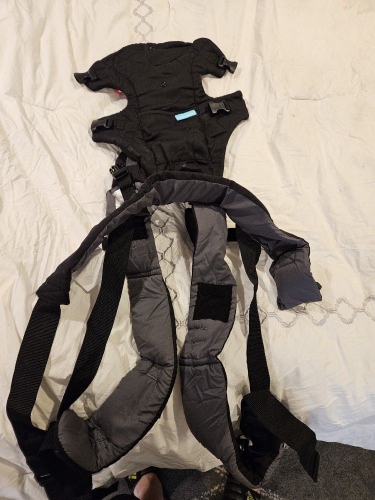 Infantino Black Infant Baby Carrier Weight 8 - 32 lbs.