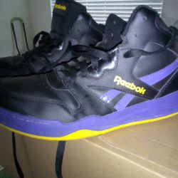 Reebok Kids Basketball Shoes Purple ND Gold.Size 6 Kids $20